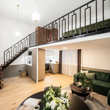 Garden Retreat For Two! Brand New Ii