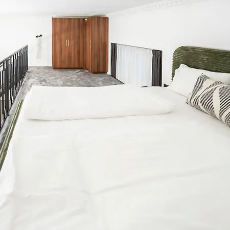 Garden Retreat For Two! Brand New Ii * Budapešť